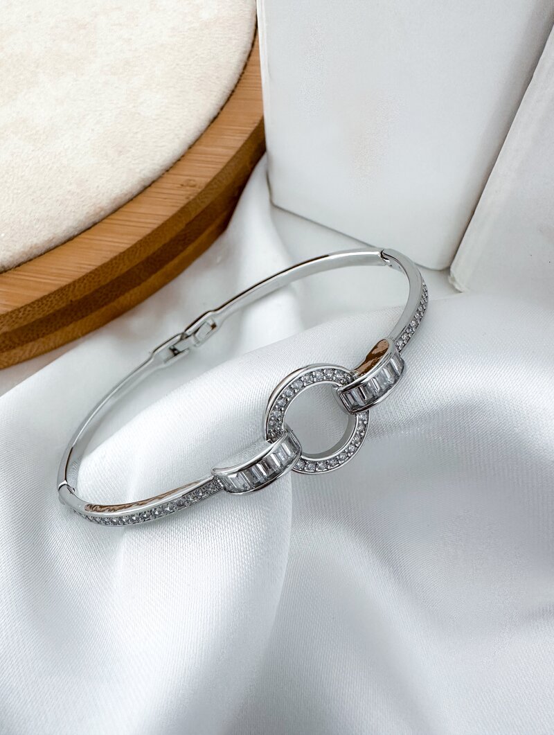 Bracelete Folheado a Ouro 18K e a Prata Cravejado de Zirconia com detalhes em Navetes