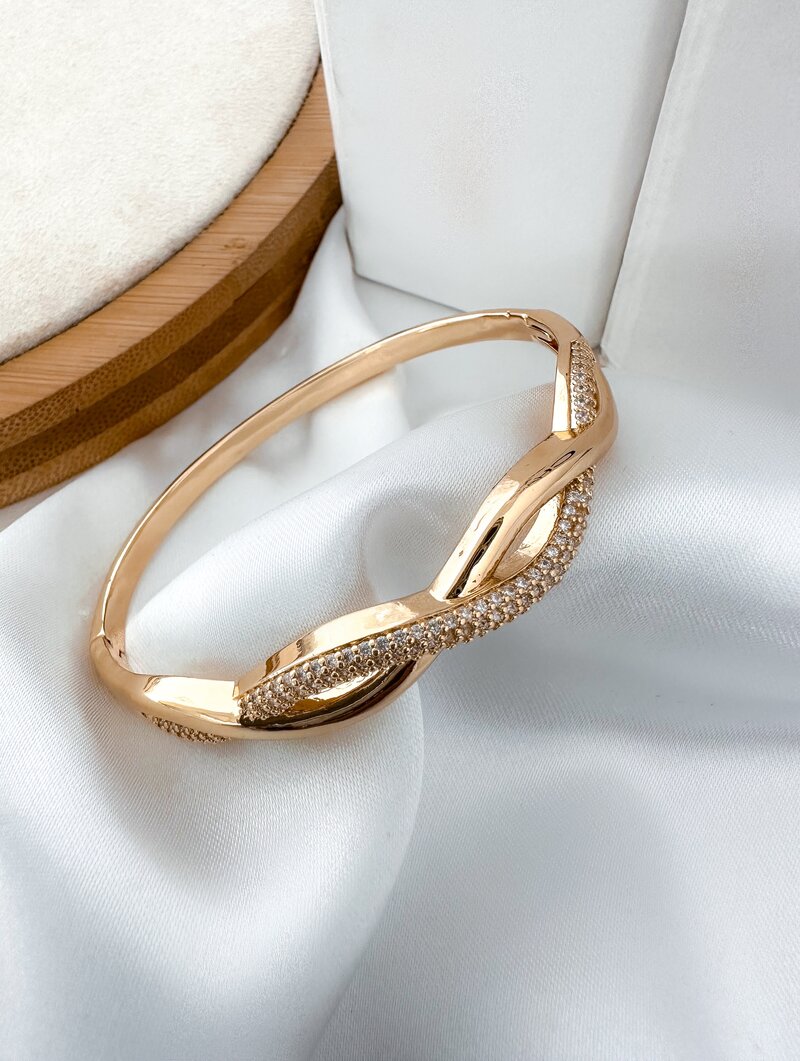 Bracelete Folheado a Ouro 18K e a Prata Design Entrelaçado com Micro Zirconias