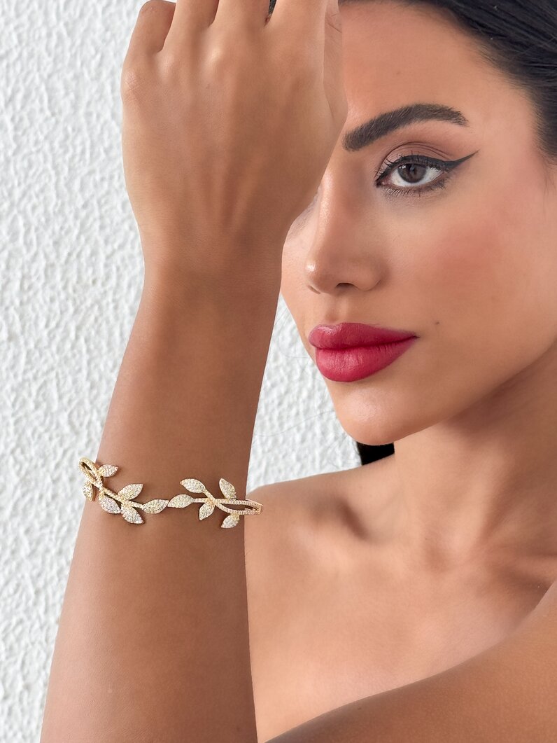 Bracelete Folheado a Ouro 18k e Prata 925 Design de 'Galho de Folhas' Cravejados