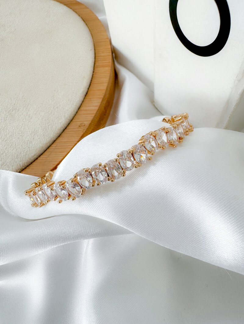 Bracelete Folheado a Ouro 18k e Prata Baguetes de Zircônias e Detalhes Vazados