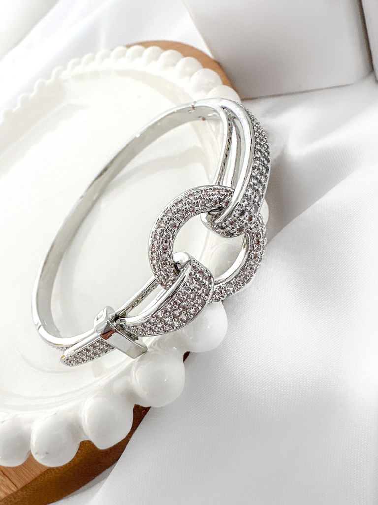 Bracelete folheado a ouro 18k e prata com fecho tranqueta com micro zircônia cravejadas