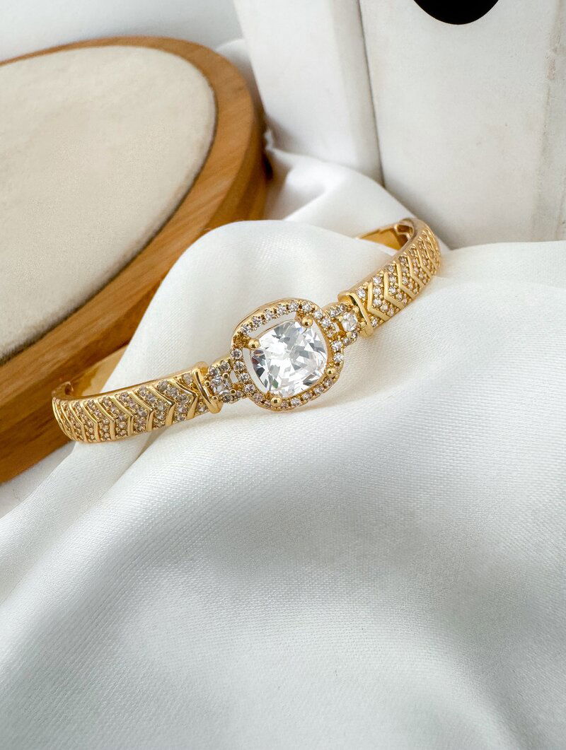 Bracelete Folheado a Ouro 18k e Prata Cravejado com Zircônia Central