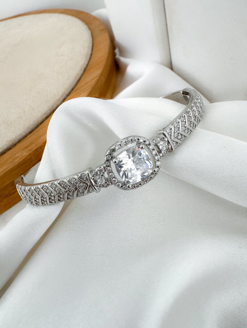 Bracelete Folheado a Ouro 18k e Prata Cravejado com Zircônia Central