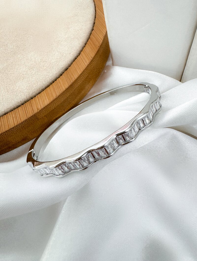 Bracelete Folheado a Ouro 18k e Prata Design Ondulado com Navetes de Zircônias