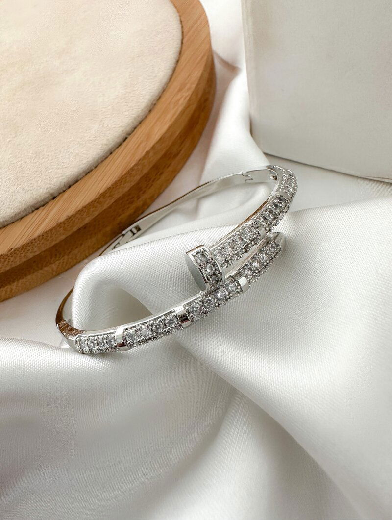 Bracelete Folheado a Ouro 18k e Prata Design Prego com Micro Zircônias