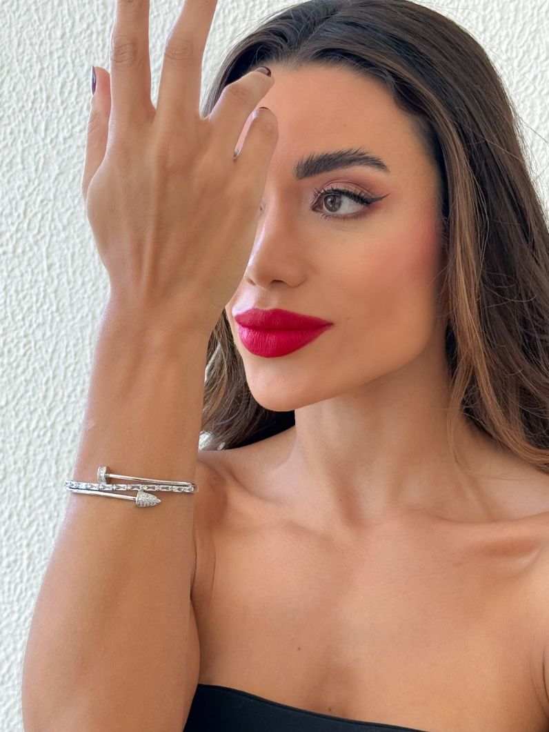 Bracelete Folheado a Ouro 18k e Prata Design Prego Com Navetes e Cravejado