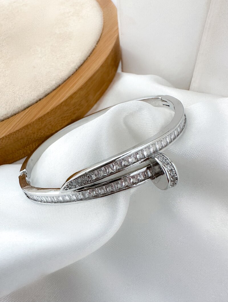 Bracelete Folheado a Ouro 18k e Prata Design Prego com Navetes em Zircônia