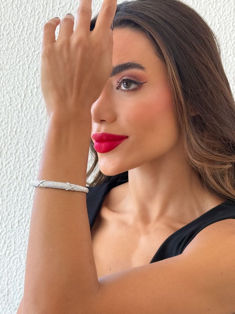 Bracelete Folheado a Ouro 18k e Prata Design 'X' Cravejado