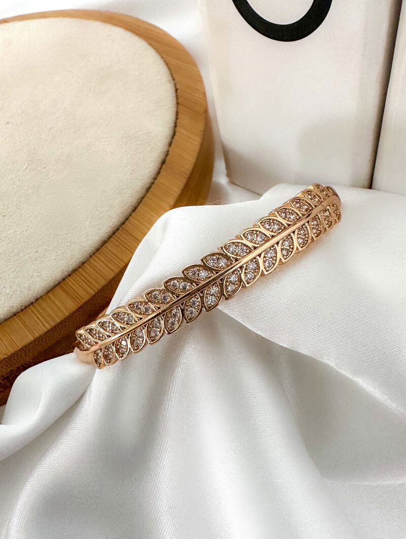 bracelete folheado a ouro 18k e prata designer folhas cravejadas