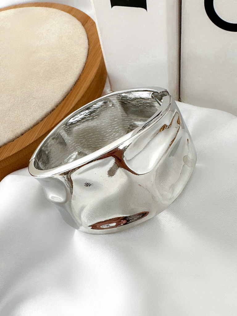 BRACELETE FOLHEADO A OURO 18K E PRATA DESIGNER MARTELADO