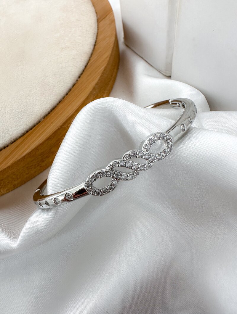 Bracelete Folheado a Ouro 18k e Prata Detalhe Vazado Cravejado