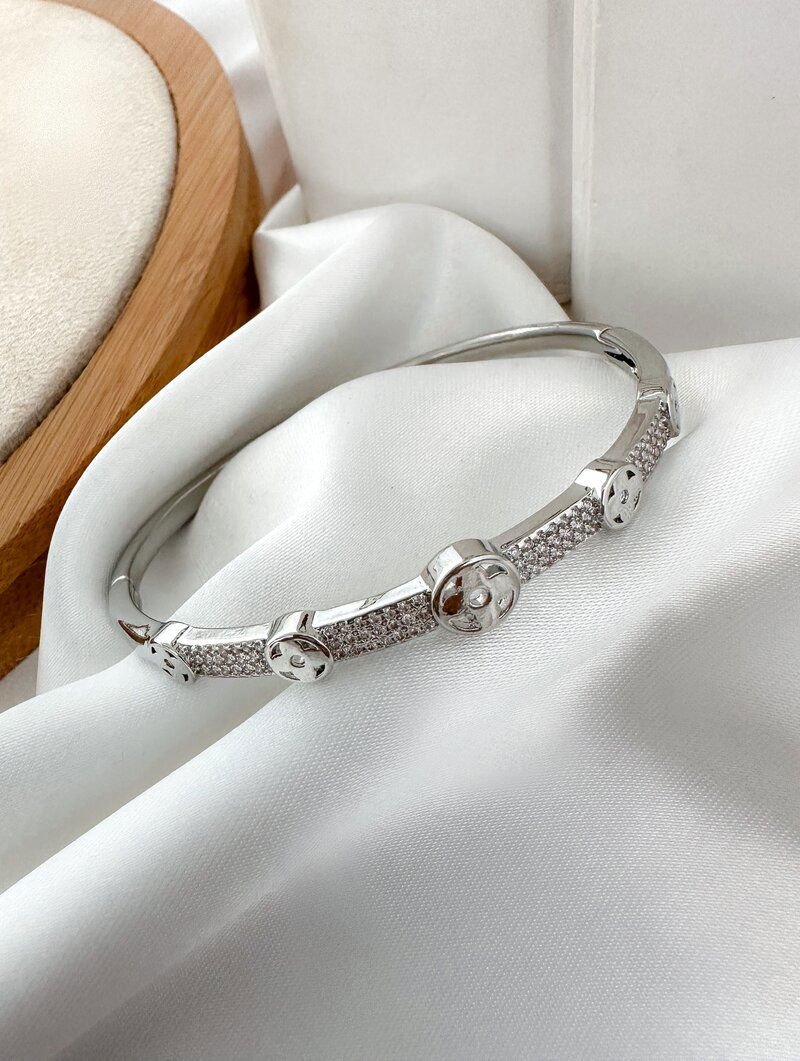 Bracelete Folheado a Ouro 18k e Prata Detalhes de Flores e Micro Zircônias