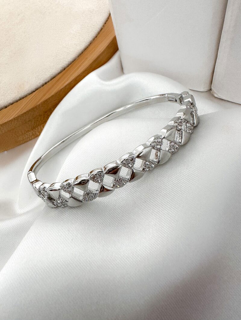 Bracelete Folheado a Ouro 18k e Prata Detalhes Vazados Cravejados