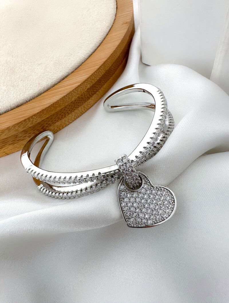 Bracelete Folheado a Ouro 18k e Prata Dois Fios Cravejados com Pingente Coração