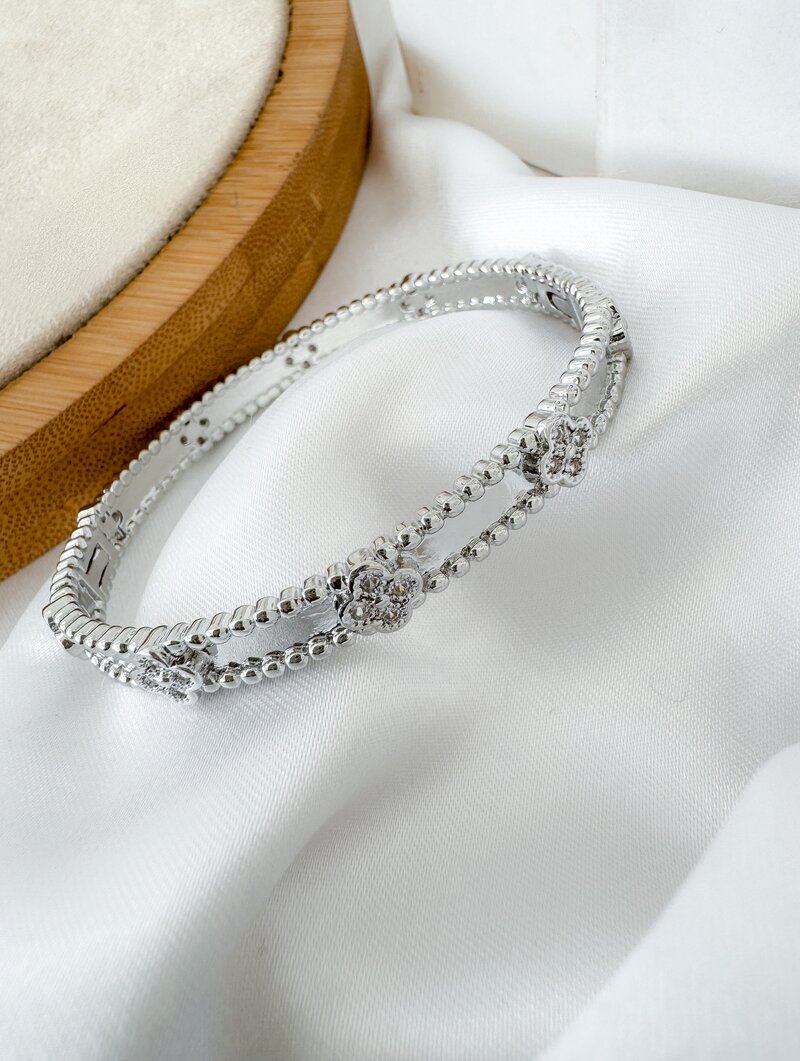 Bracelete Folheado a Ouro 18k e Prata Fino com Flores Cravejadas 'Inspiração'