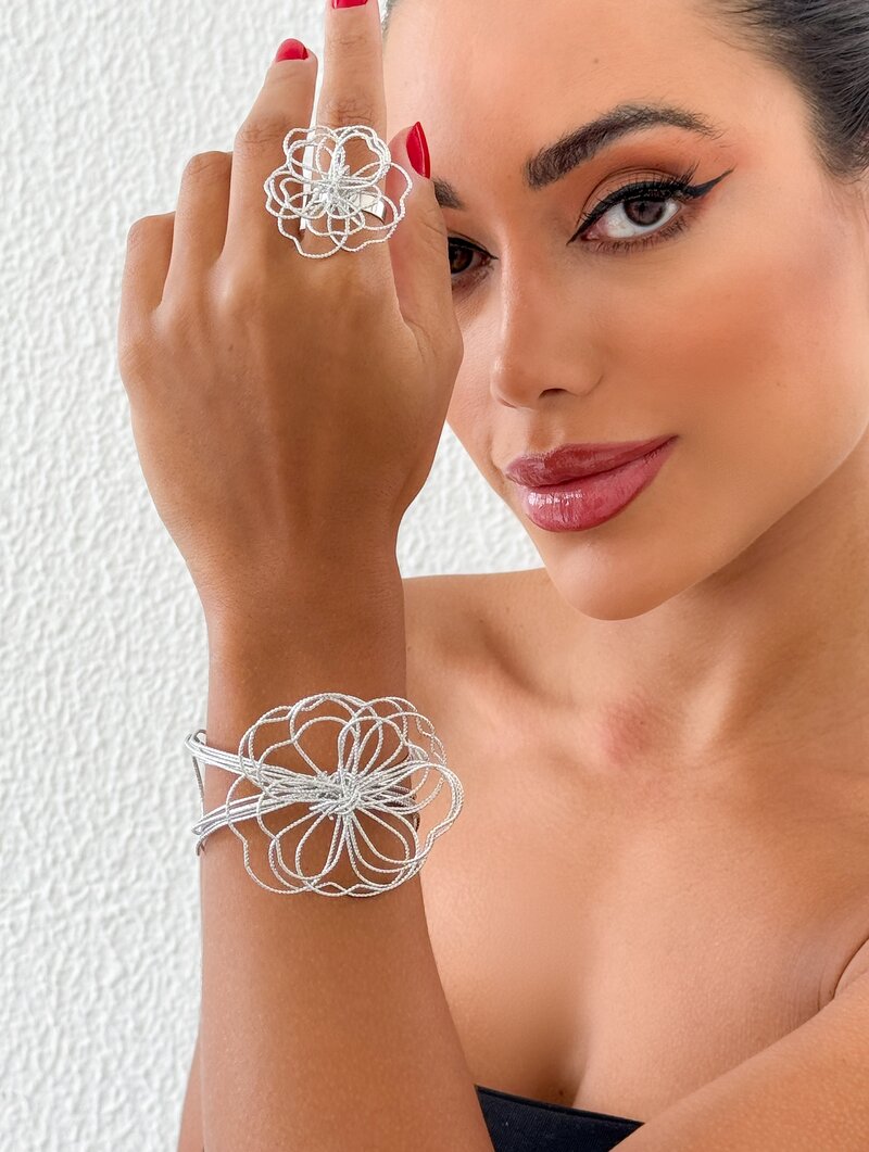 Bracelete Folheado a Ouro 18k e Prata Fios com Flor Orgânica