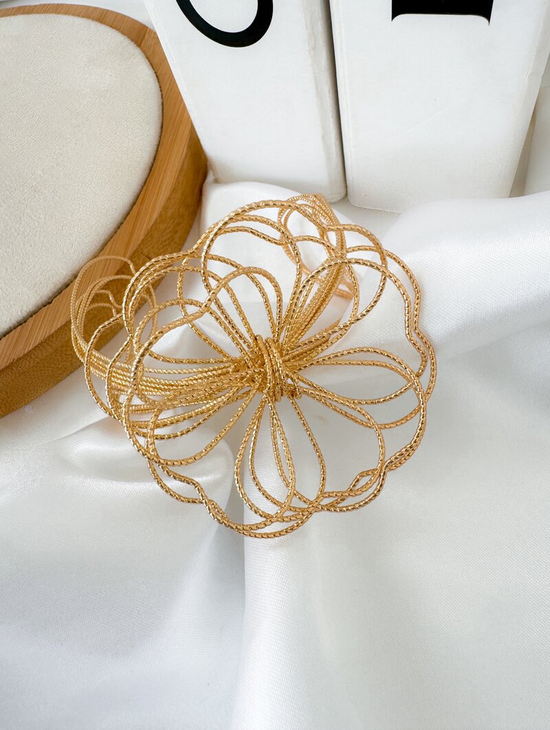 Bracelete Folheado a Ouro 18k e Prata Fios com Flor Orgânica