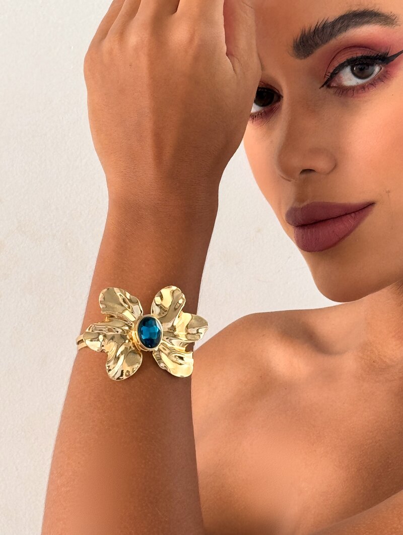 Bracelete Folheado a Ouro 18k e Prata Flor Martelada com Zircônia