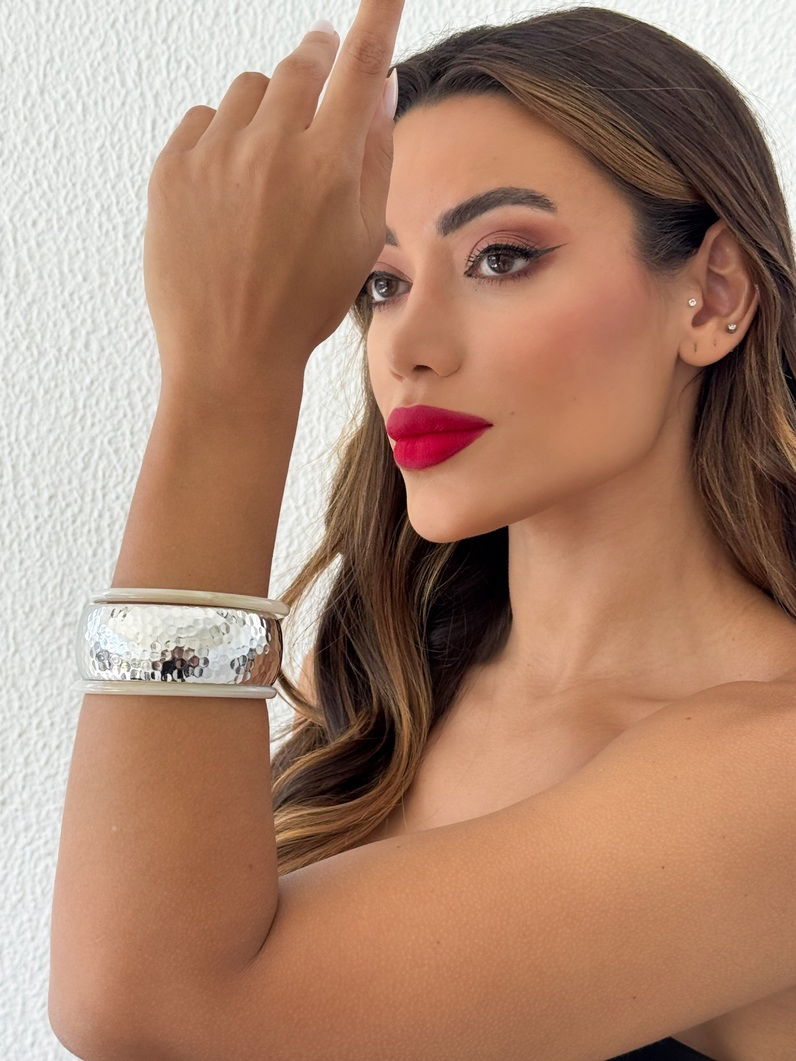 Bracelete Folheado a Ouro 18k e Prata Martelado e Aro Resinado
