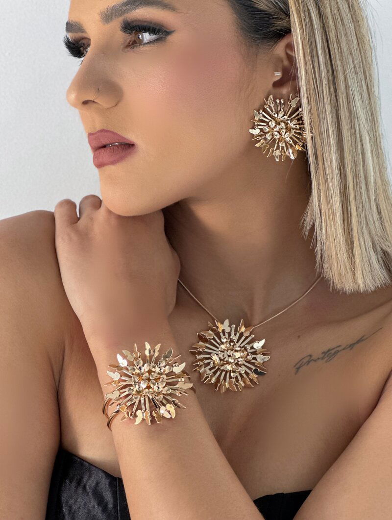 bracelete folheado a ouro 18k e prata maxi flores e borboletas