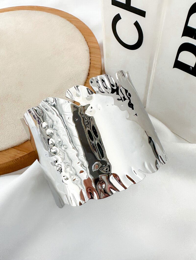 bracelete folheado a ouro 18k e prata maxi liso martelado