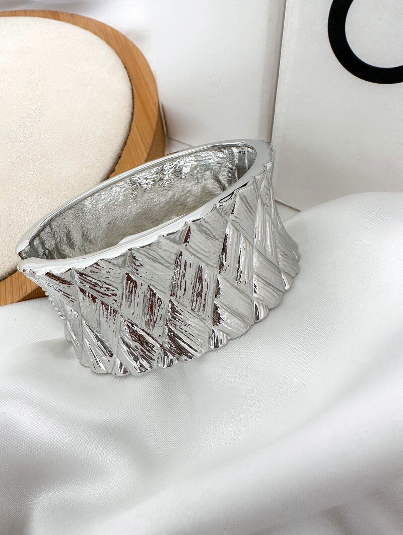 Bracelete Folheado a Ouro 18k e Prata Maxi Texturizado Geométrico