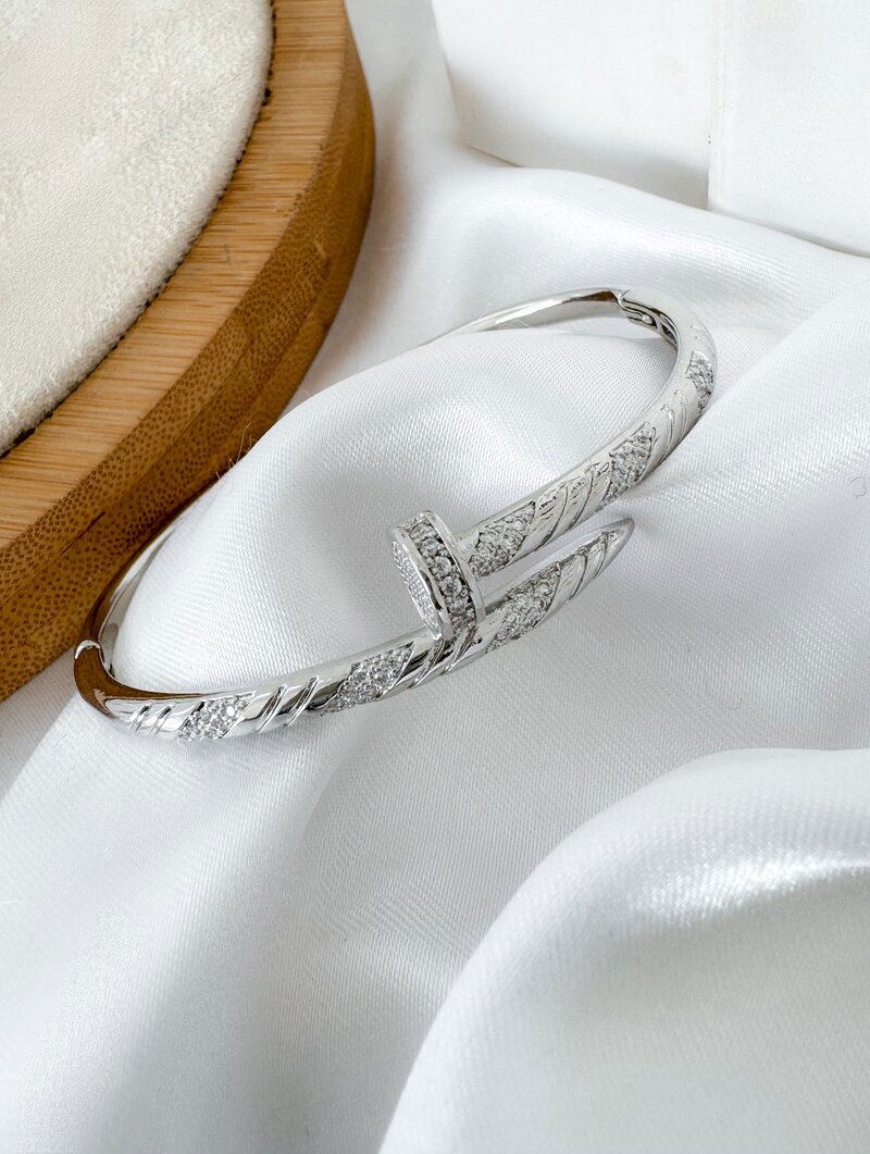 Bracelete Folheado a Ouro 18k e Prata Prego com Detalhes Cravejados 'Inspiração'