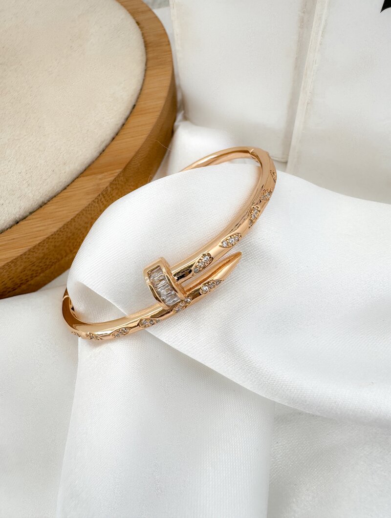 Bracelete Folheado a Ouro 18k e Prata Prego com Detalhes Cravejados