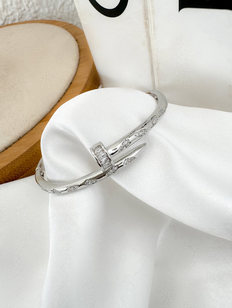 Bracelete Folheado a Ouro 18k e Prata Prego com Detalhes Cravejados