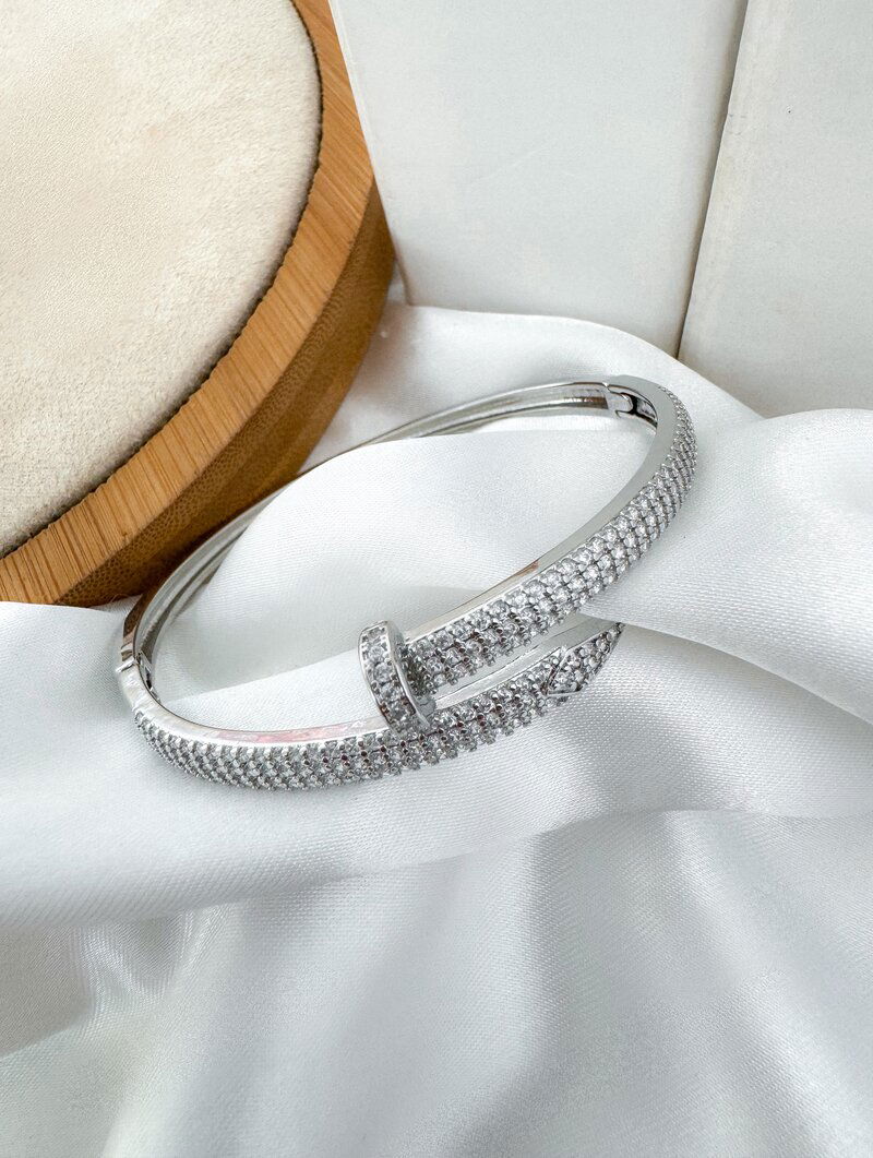 Bracelete Folheado a Ouro 18k e Prata Prego Cravejado com Zircônias (Inspiração)