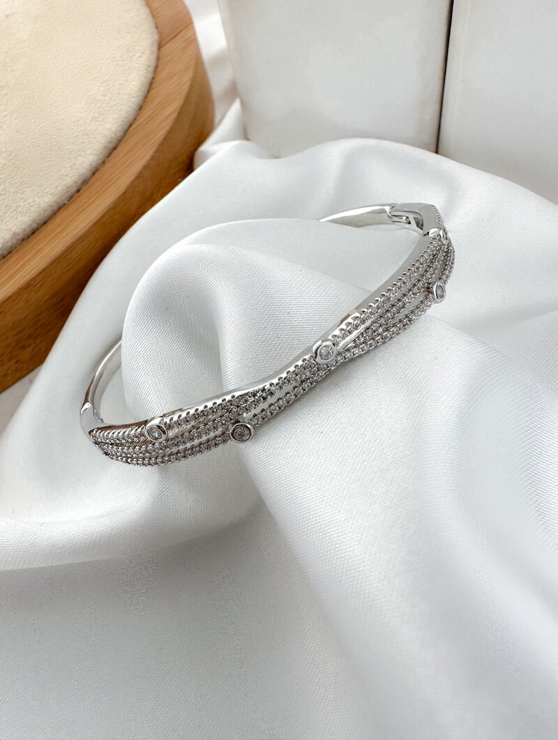 Bracelete Folheado a Ouro 18k e Prata Três Fios Vazados com Micro Zircônias