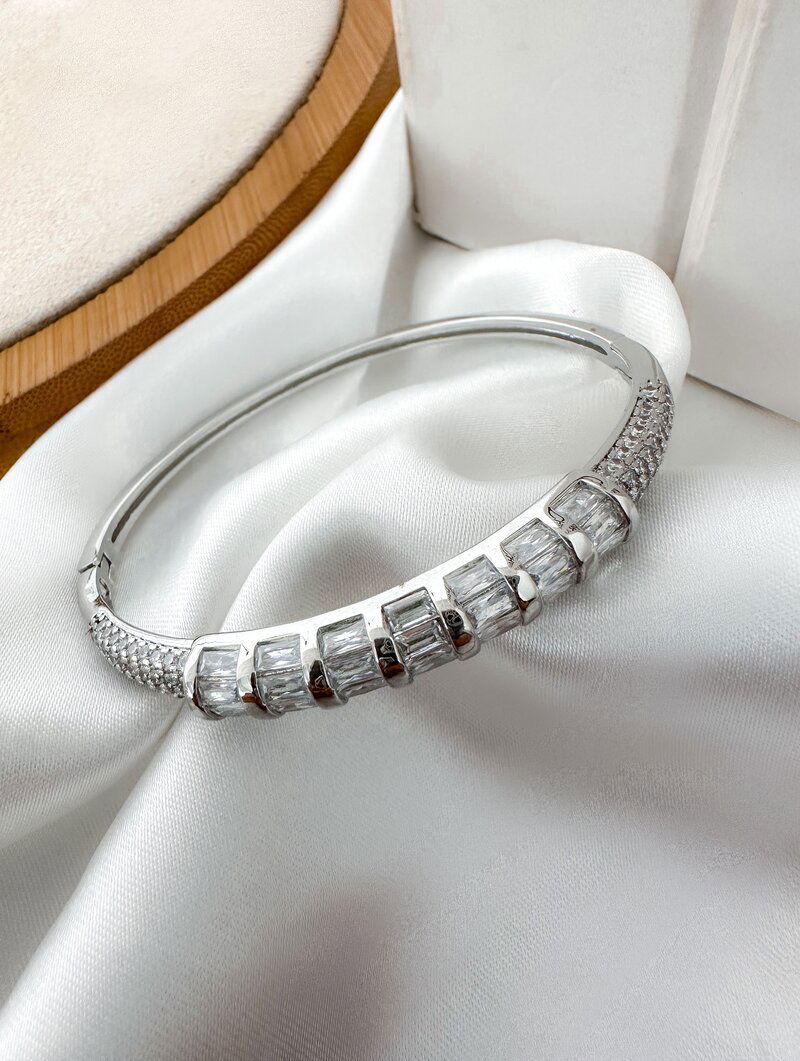 Bracelete Folheado a Ouro 18k e Prata Zircônias Centrais com Detalhes Cravejados