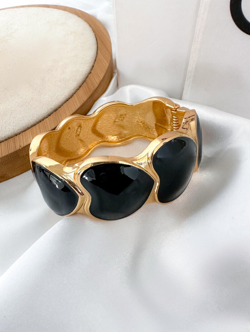 Bracelete Folheado a Ouro 18k Maxi Corações Resinados