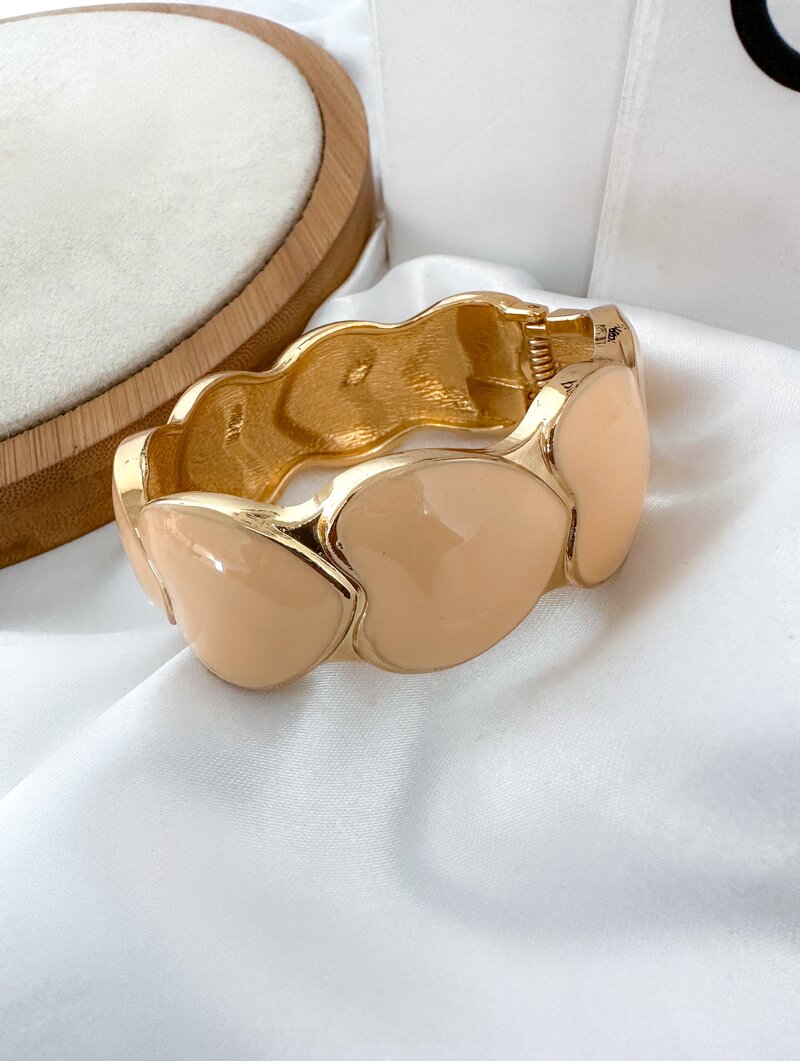 Bracelete Folheado a Ouro 18k Maxi Corações Resinados