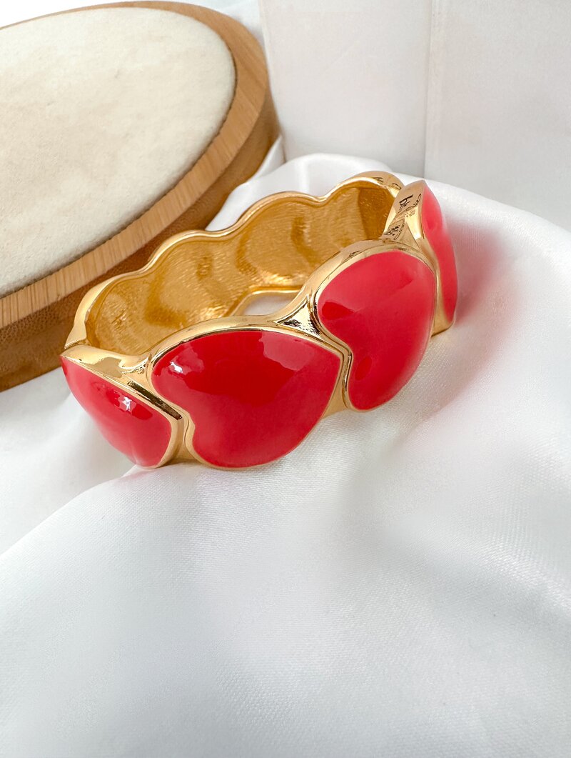 Bracelete Folheado a Ouro 18k Maxi Corações Resinados