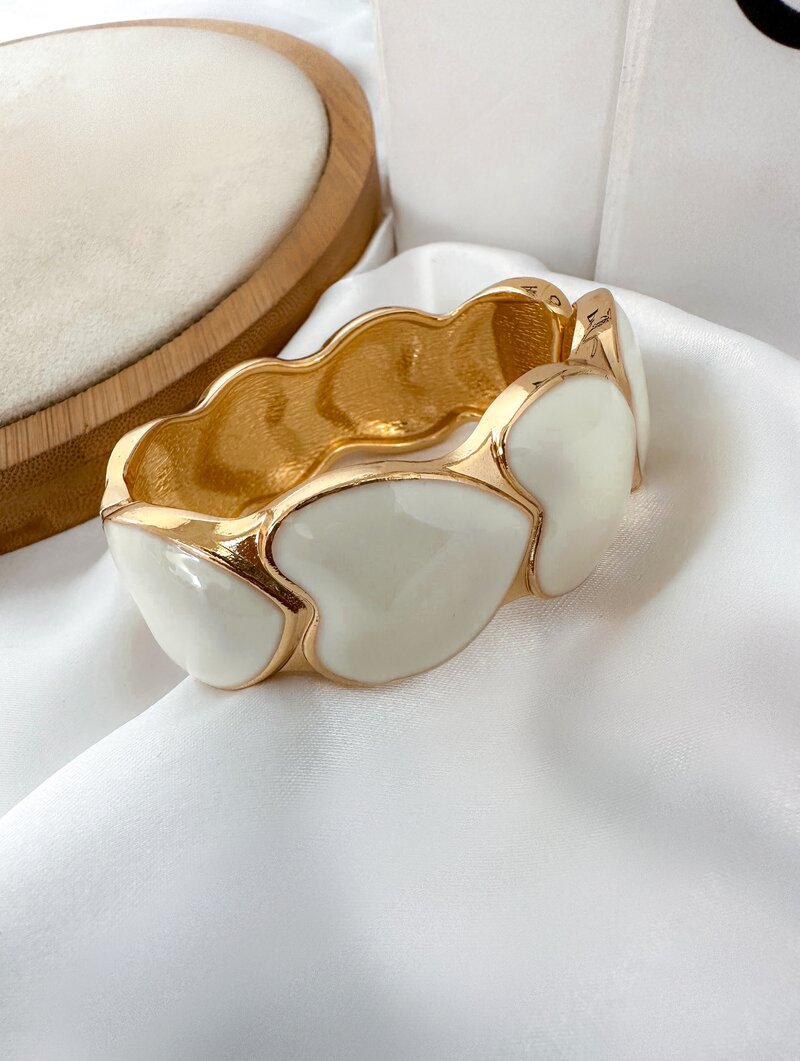 Bracelete Folheado a Ouro 18k Maxi Corações Resinados
