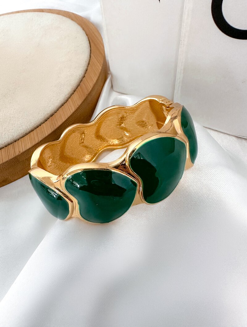 Bracelete Folheado a Ouro 18k Maxi Corações Resinados