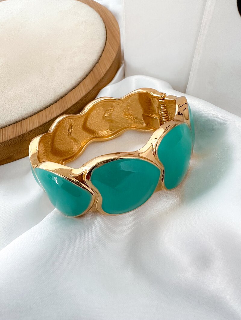 Bracelete Folheado a Ouro 18k Maxi Corações Resinados