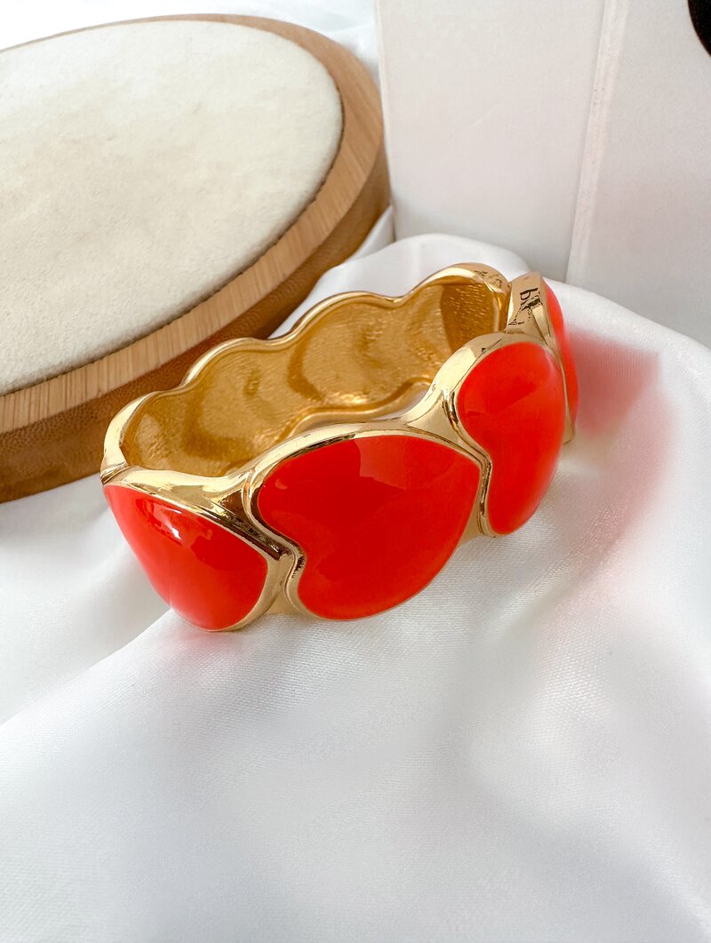 Bracelete Folheado a Ouro 18k Maxi Corações Resinados