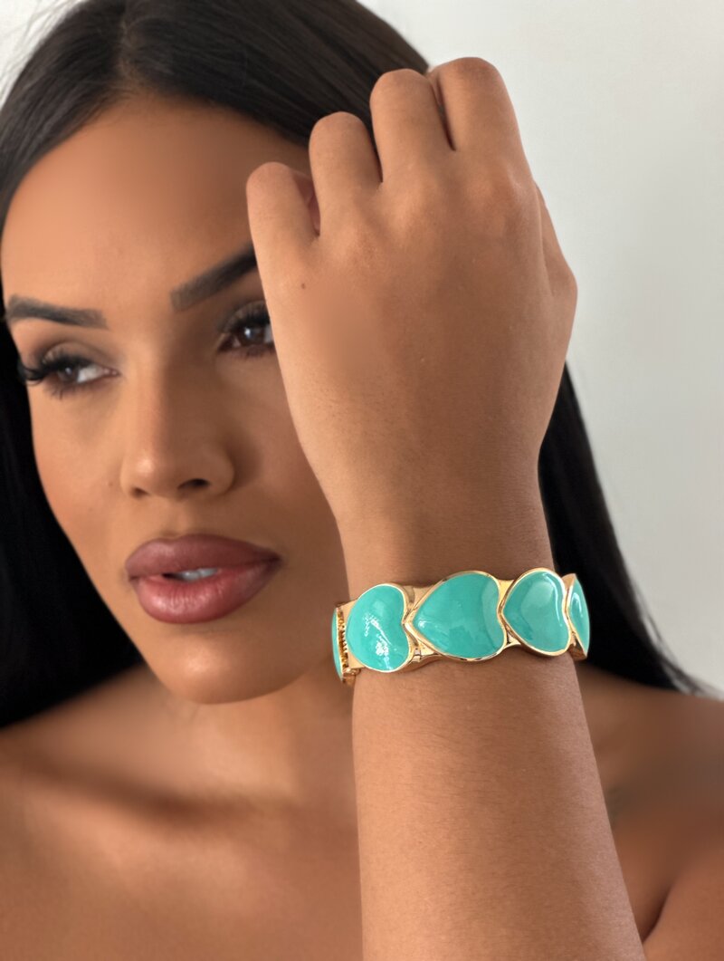 Bracelete Folheado a Ouro 18k Maxi Corações Resinados