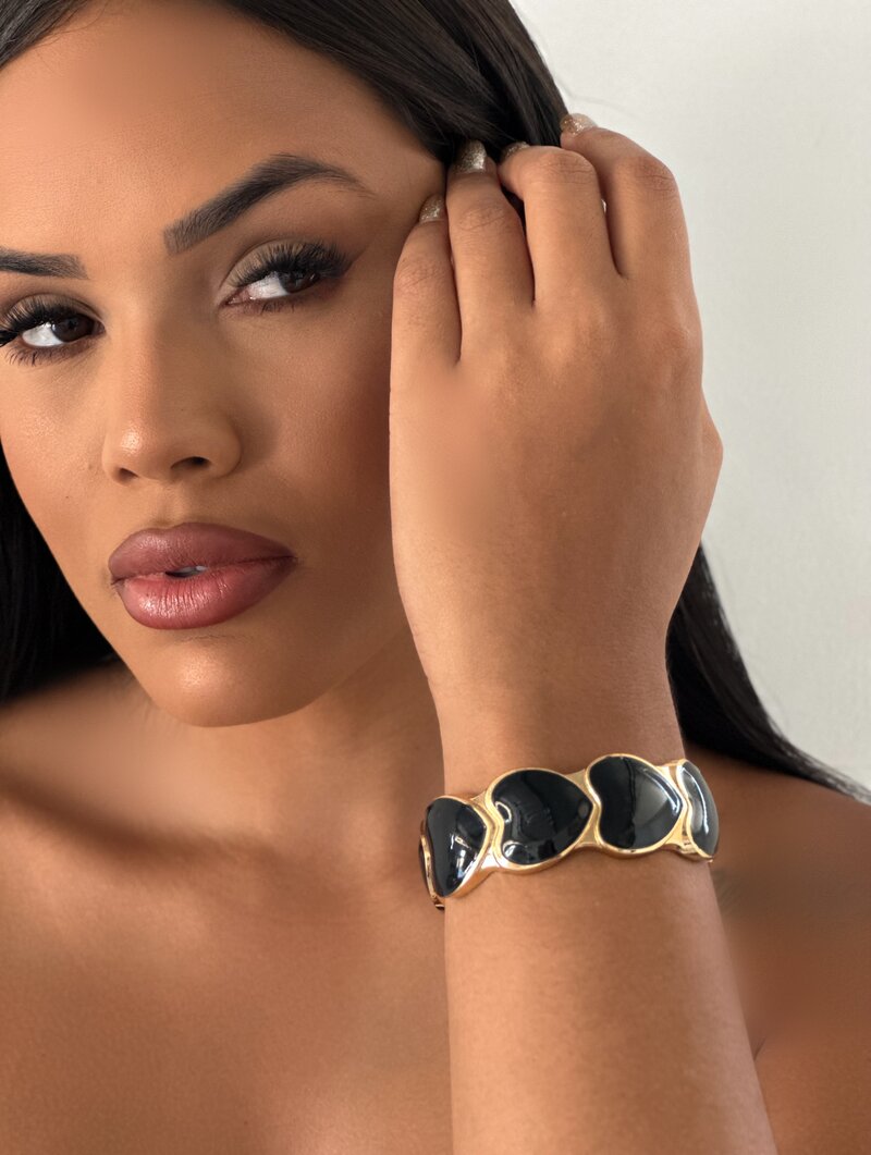 Bracelete Folheado a Ouro 18k Maxi Corações Resinados