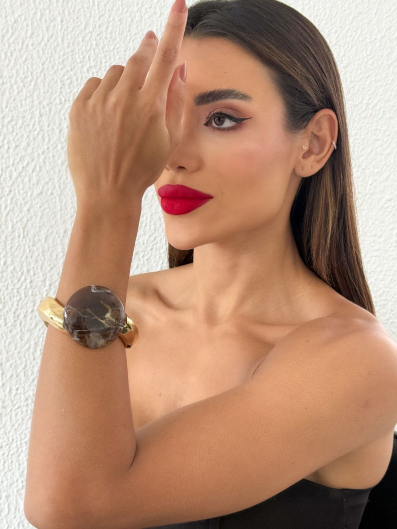 Bracelete Folheado a Ouro 18k Ondulado Com Círculo Resinado