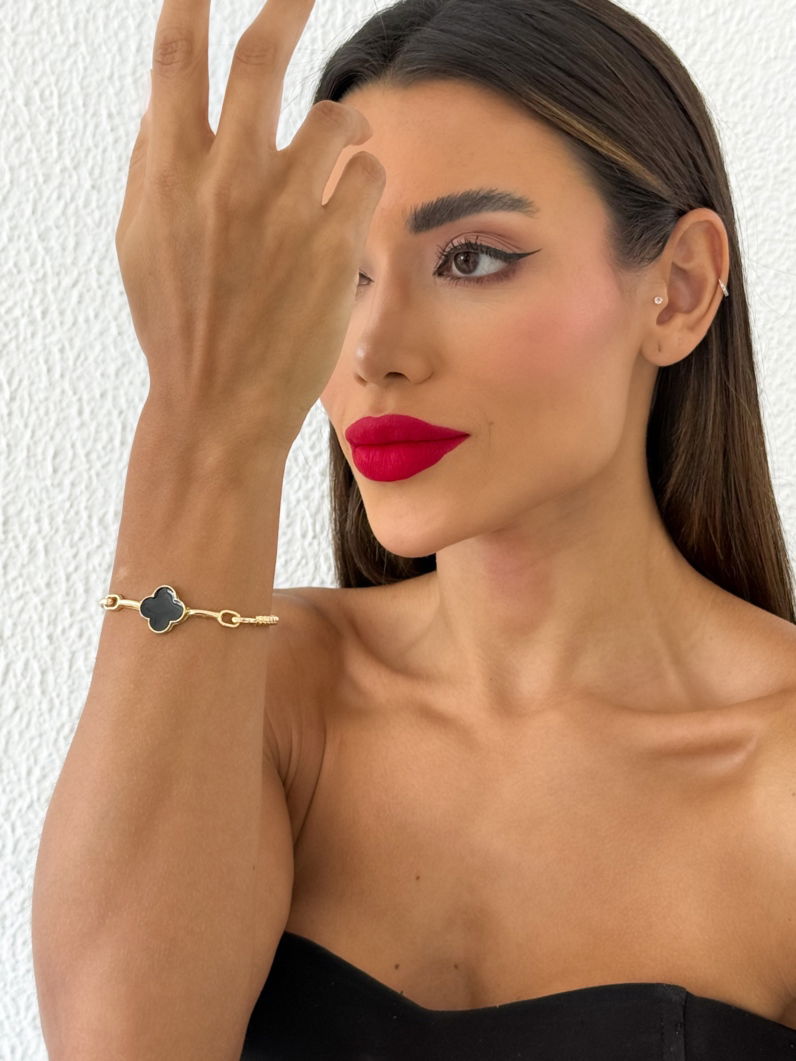 Bracelete Folheado a Ouro 18k Torcido Com Inspiração Vg.