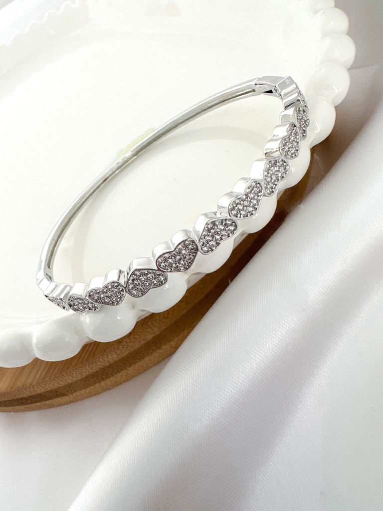 Bracelete folheado a ouro e a prata corações em micro zircônias