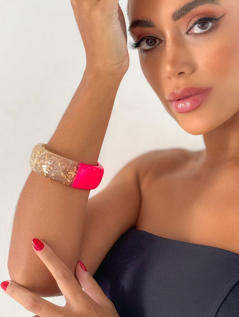 Bracelete Maxi Resinado com Detalhe Transparente