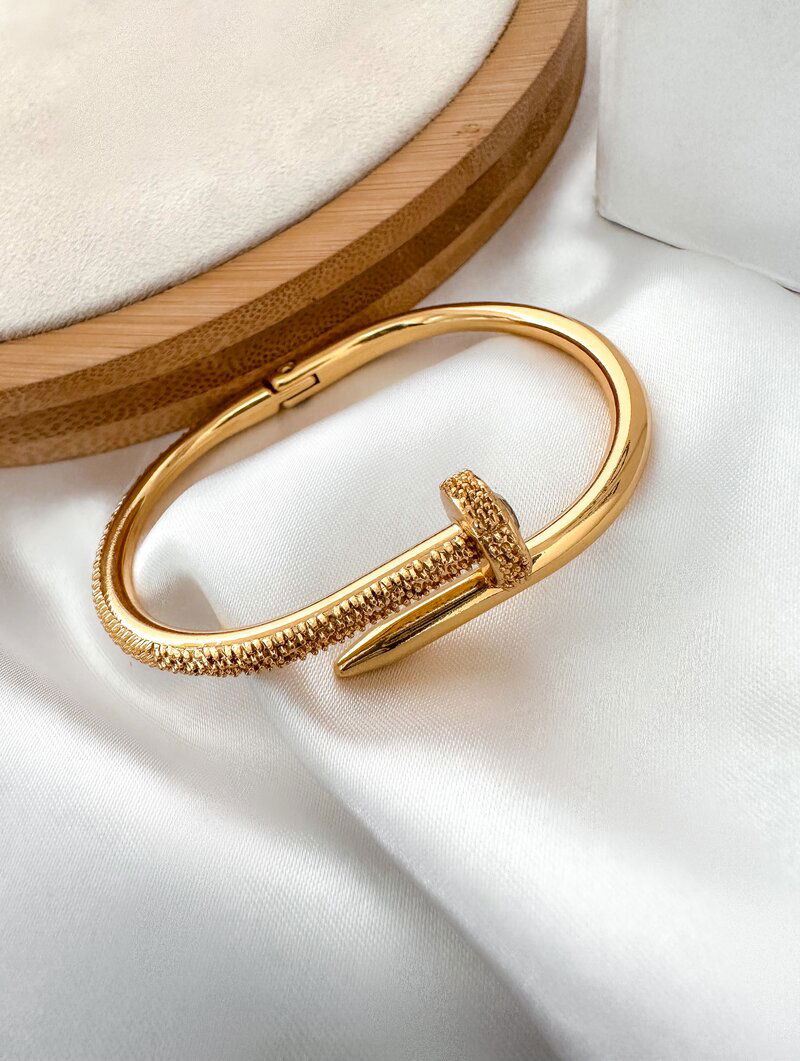 Bracelete Semi Joia Prego com ponto de luz