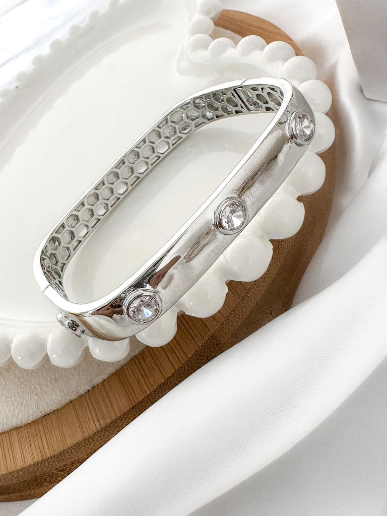 Bracelete quadrada com pontos em cristais folheado a ouro 18k e prata