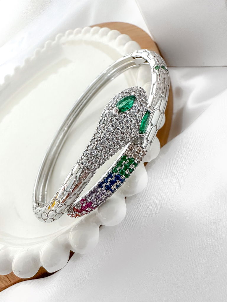 Bracelete serpente com designer em micro zircônia cravejados folheado em ouro 18k e prata