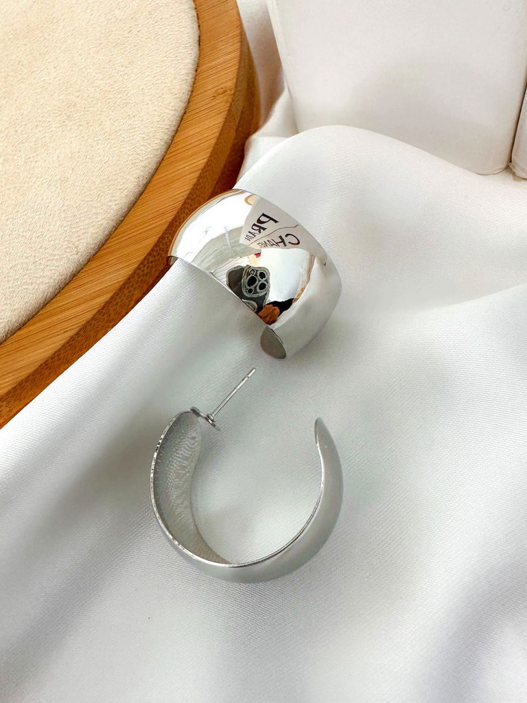 Brinco argola larga com ponta oval folheado a ouro 18k e prata..