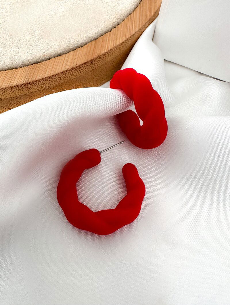 Brinco Argola Torcida Resina